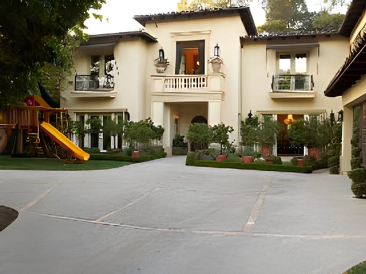 Inside Britney Spearss L.A. Mansion: A Look into Her Tumultuous Years